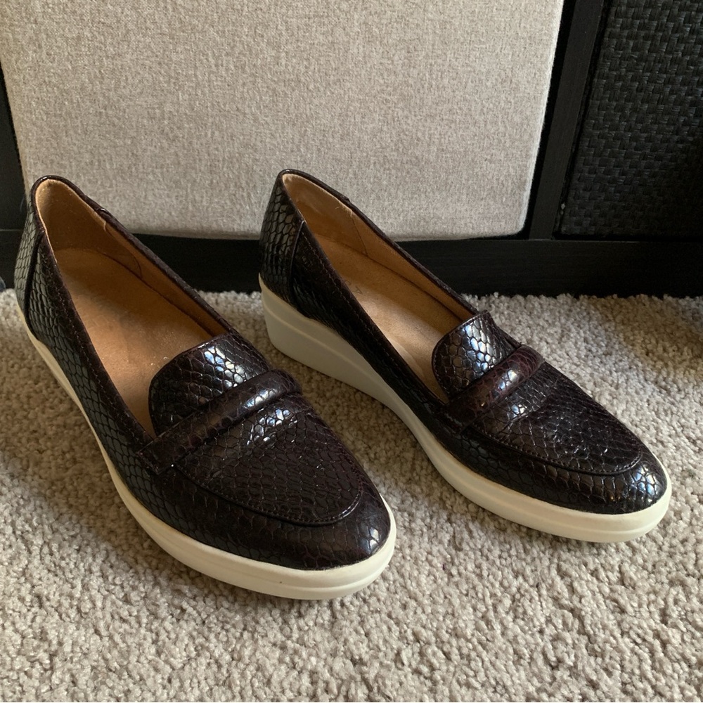 Naturilizer Women’s  Brown Slip-On Loafer wedge leather embossed size 8 M